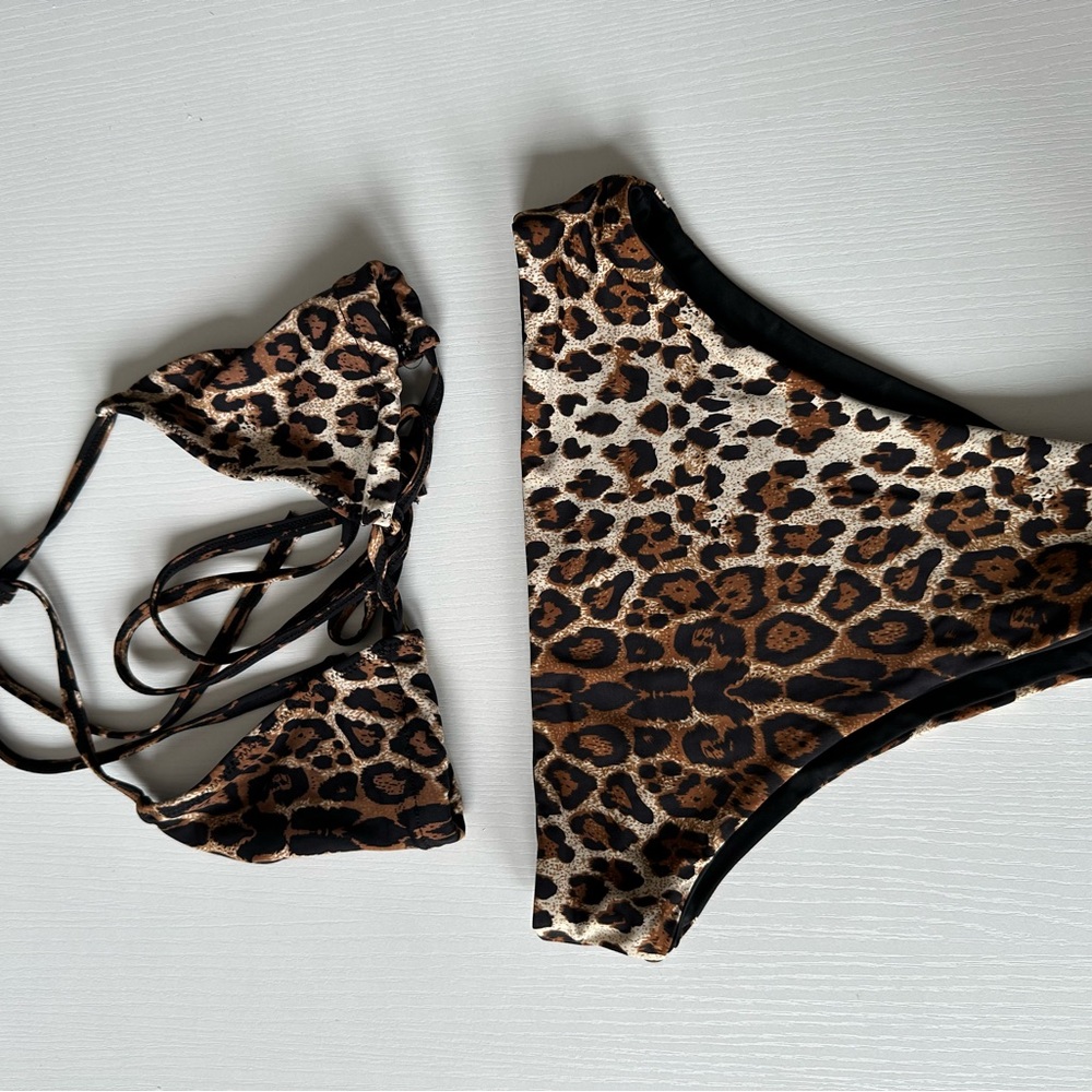 Two Pieces - image 4